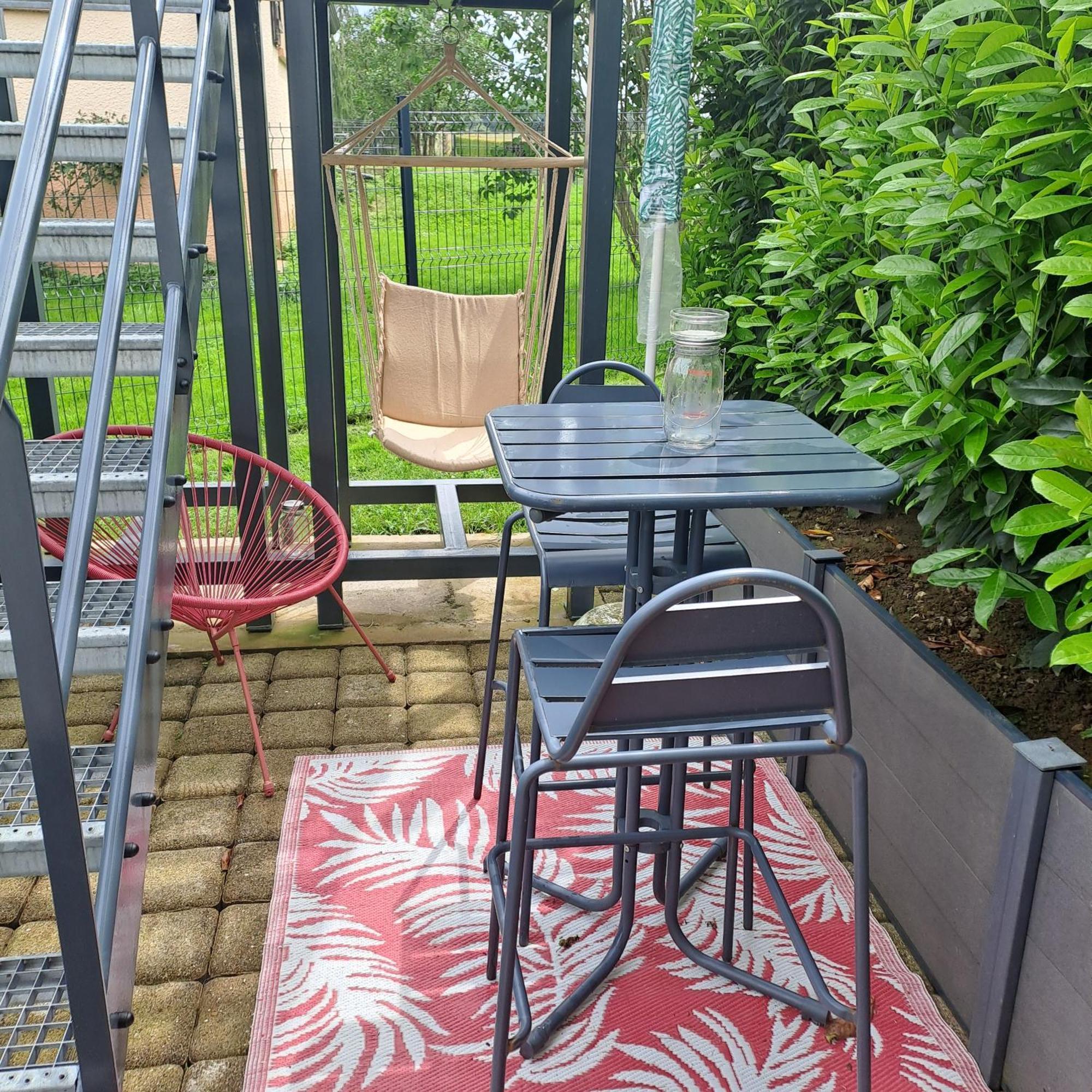 Studio Cosy Spacieux Lumineux Avec Terrasse Vezelois Bagian luar foto